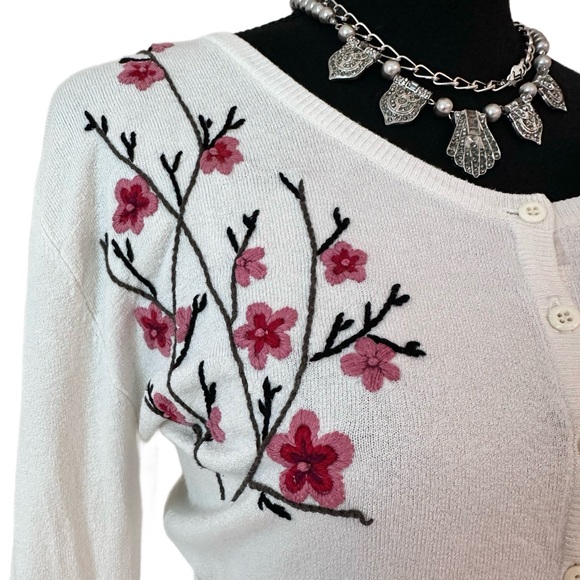 V.A.S. ~ Floral Embroidered White Sweater featuring a wide ribbed bottom - Picture 5 of 10